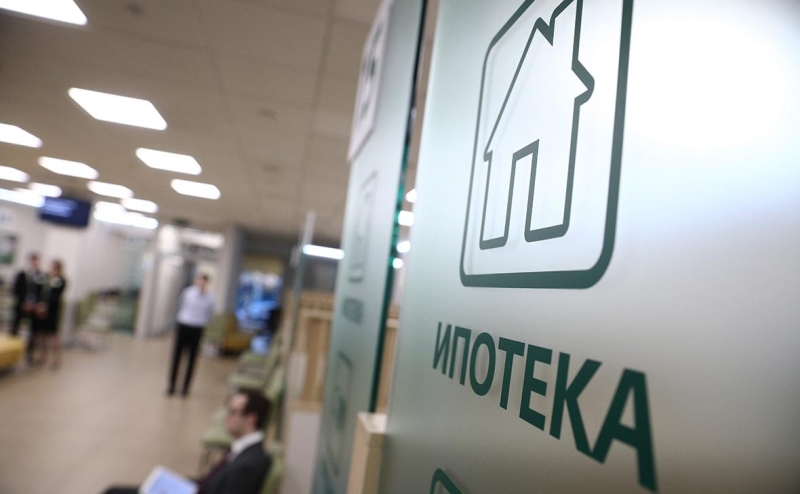 Банки начали останавливать прием заявок на льготную ипотеку