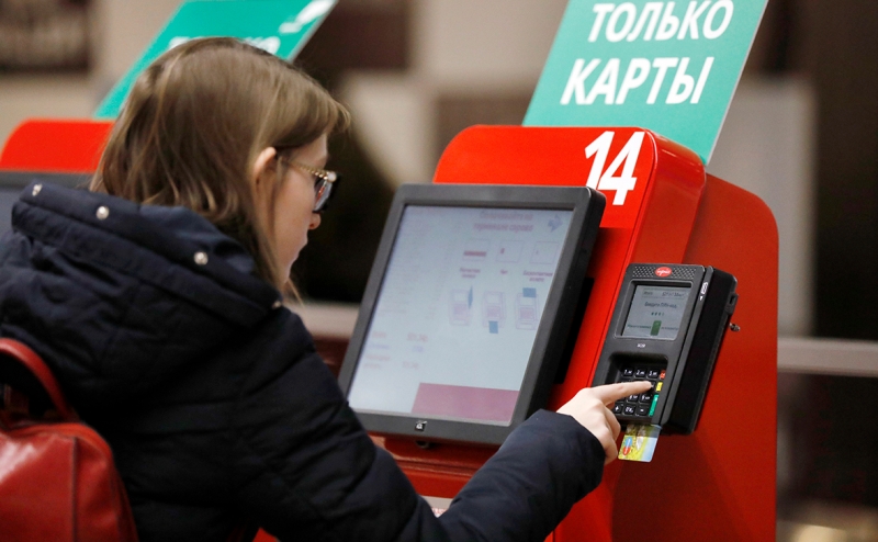 Банки начали сокращать кешбэк из-за регулирования тарифа за прием карт