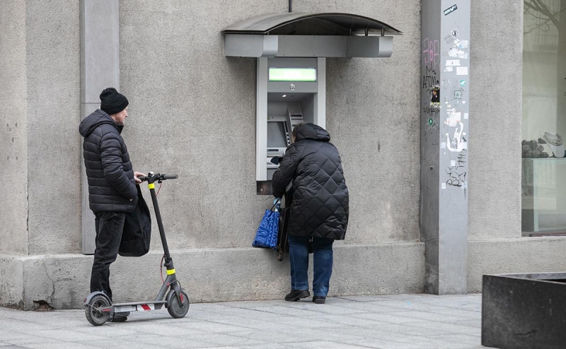 Банки предложили в разы снизить размер бесплатных переводов самому
