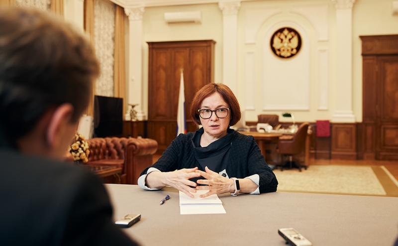 Банки в начале осени сократили выдачи необеспеченных кредитов россиянам