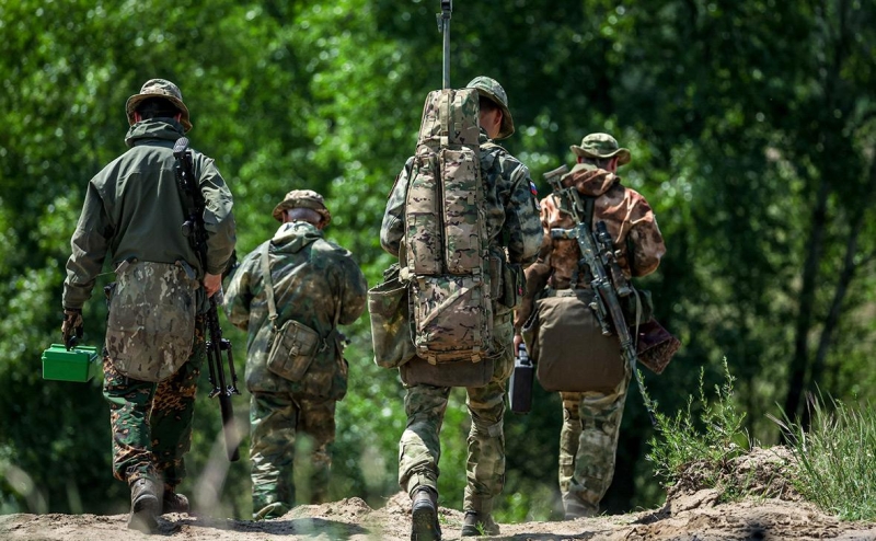Белоусов потребовал обеспечить военных оружием в Курске и Белгороде