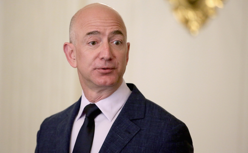 Белый дом ответил Безосу на критику Байдена из-за цен на бензин