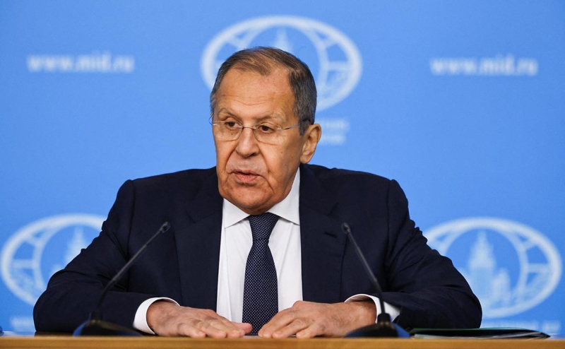 Бербок объяснила фото с протянувшим к ней руку Шольцем