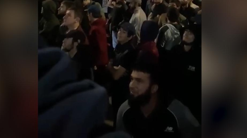 Беспорядки в аэропорту Махачкалы из-за рейса из Израиля. Главное