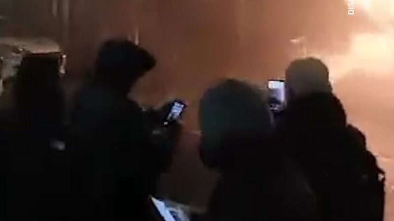 Беспорядки в Ирландии после нападения на детей. Видео