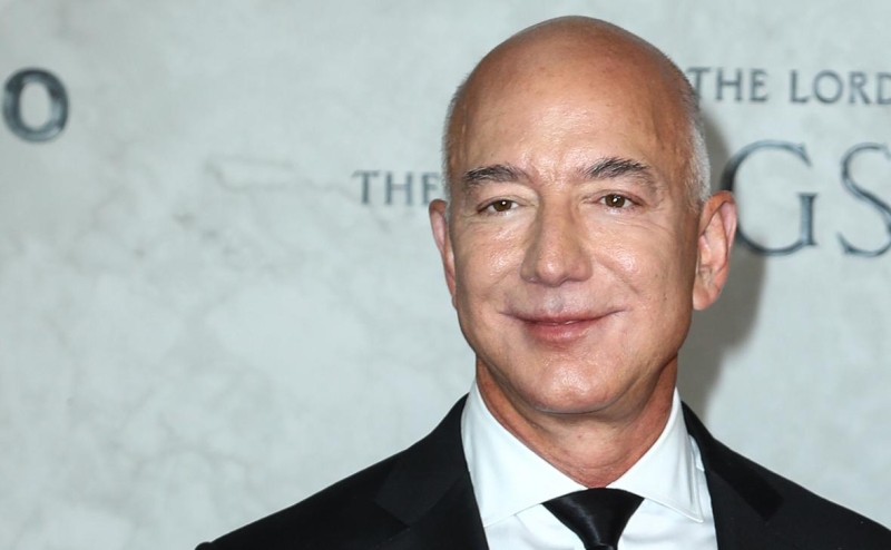 Безос купил первую с 2002 года акцию Amazon и заработал на ней 10$