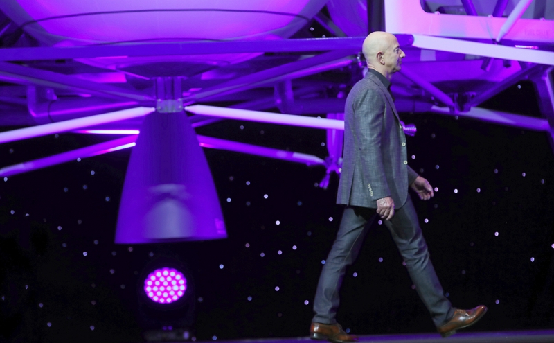 Безос решил полететь в космос с женщиной