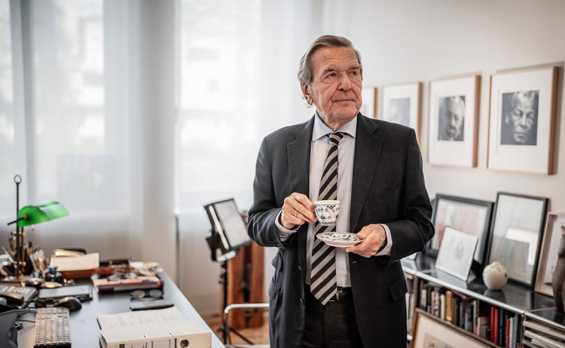 Bild узнал о блокировке связанных с Россией платежей на счете Шрёдера