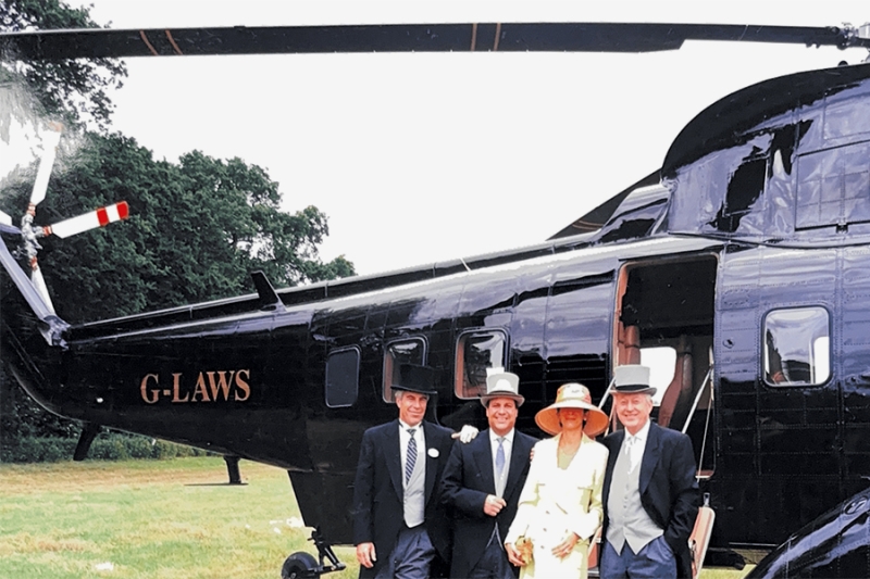 Билл Клинтон в джакузи и Майкл Джексон. Новые фото из архива Эпштейна