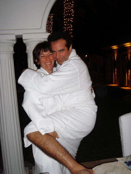 Билл Клинтон в джакузи и Майкл Джексон. Новые фото из архива Эпштейна