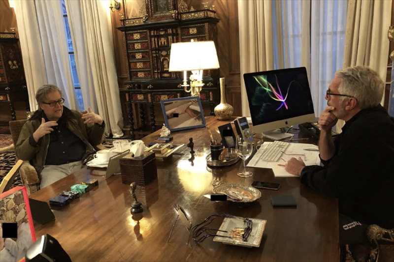 Билл Клинтон в джакузи и Майкл Джексон. Новые фото из архива Эпштейна