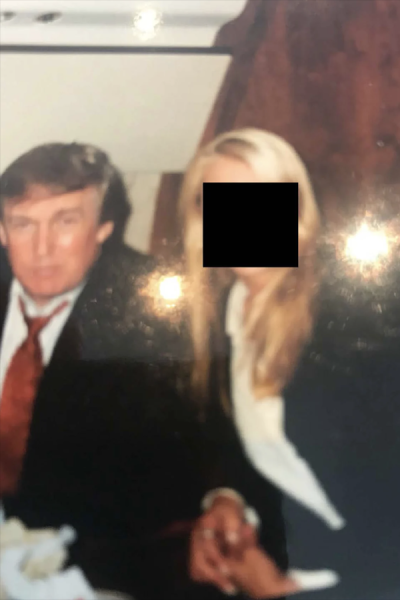 Билл Клинтон в джакузи и Майкл Джексон. Новые фото из архива Эпштейна