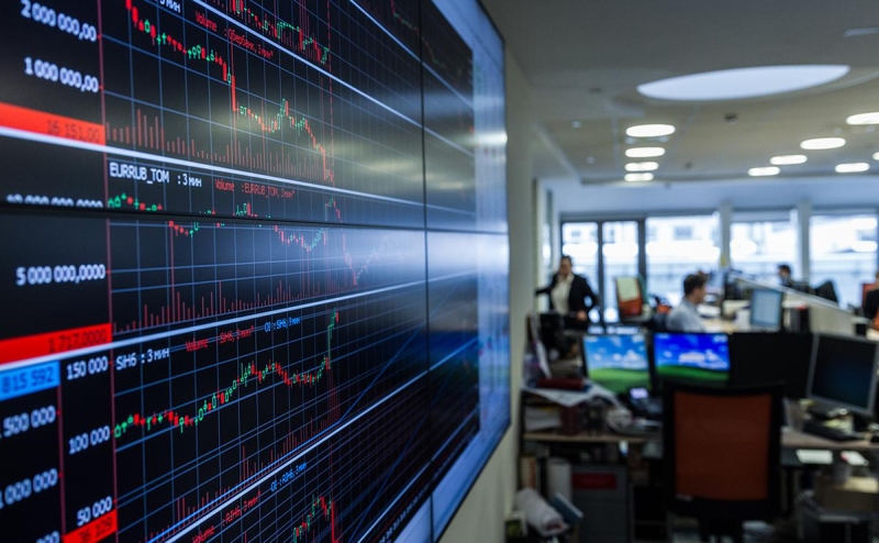 Бизнес пожаловался на невозможность надолго занимать в юанях