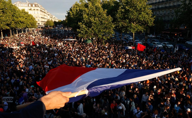 Bloomberg предупредил о политическом тупике во Франции после победы