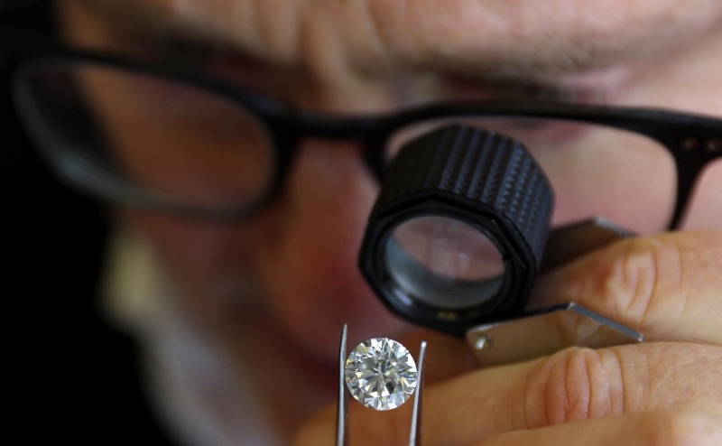 Bloomberg сообщил об «отчаянных шагах» для повышения цен на алмазы