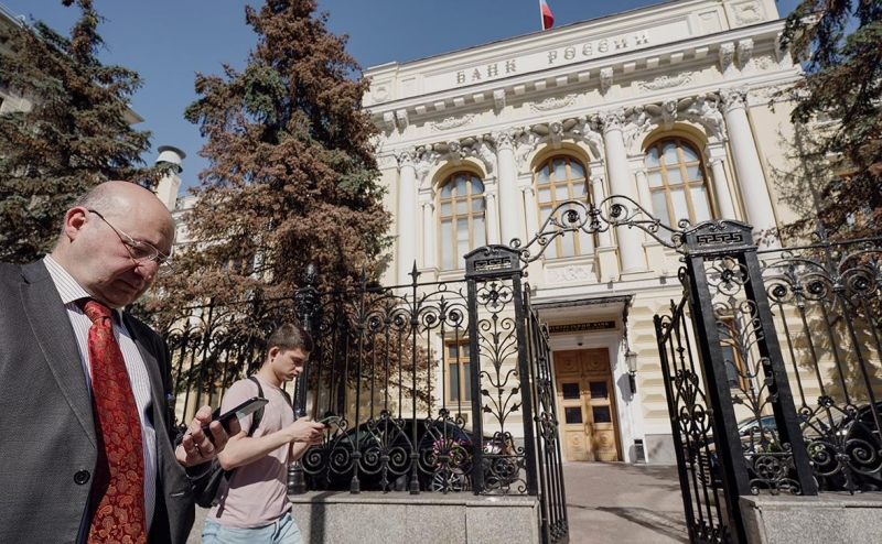 Bloomberg: три российских банка обсудили обращение к ЦБ за помощью