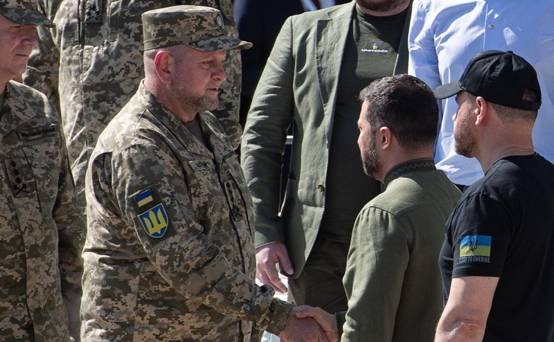 Bloomberg узнал о беспокойстве США из-за конфликта Зеленского и