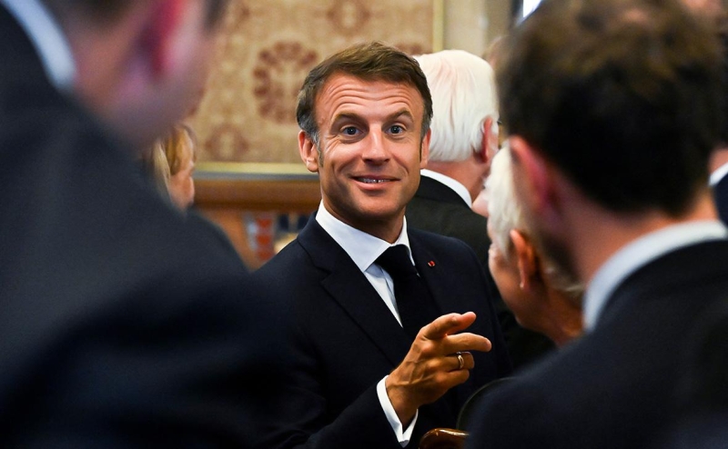 Bloomberg узнал о хаосе в партии Макрона после роспуска Нацсобрания
