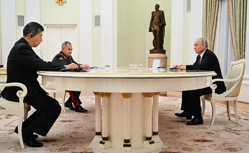 Bloomberg узнал о попытке США организовать встречу Остина и Ли Шанфу