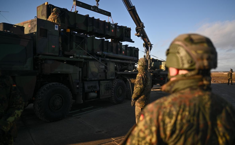 Bloomberg узнал реакцию НАТО на паузу в поставках оружия США Украине