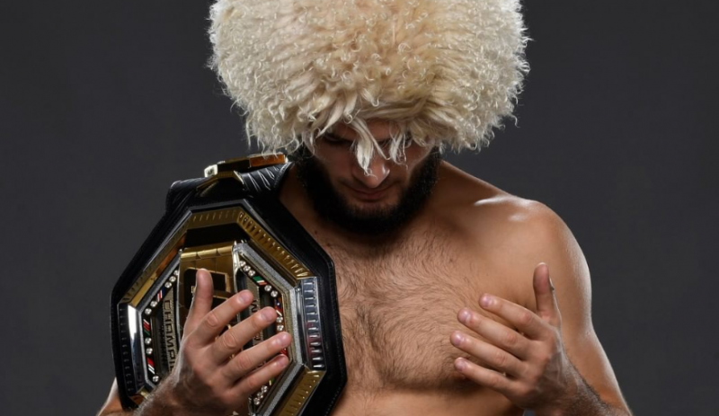 Боец UFC оскорбил Хабиба за критику ринг-герлз