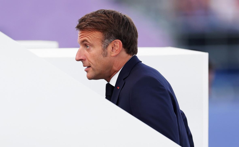 Более 80 депутатов от левых приняли резолюцию об импичменте Макрона