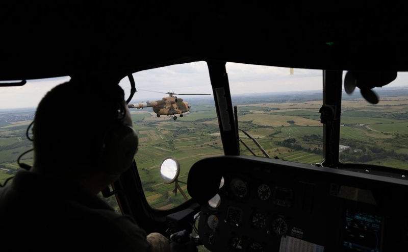 Болтон объяснил причины медленного наступления Украины