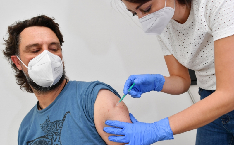 Бразилия разрешила применение и ввоз в страну российского «Спутника V»