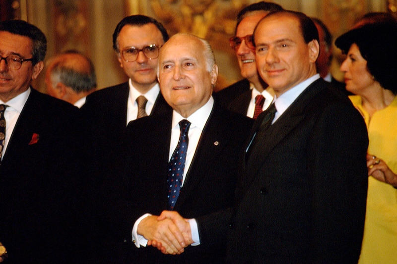 «Бури меня не пугают»: чем запомнится Сильвио Берлускони