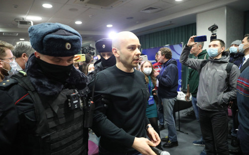 Бывшего директора &laquo;Открытой России&raquo; сняли с рейса в Пулково