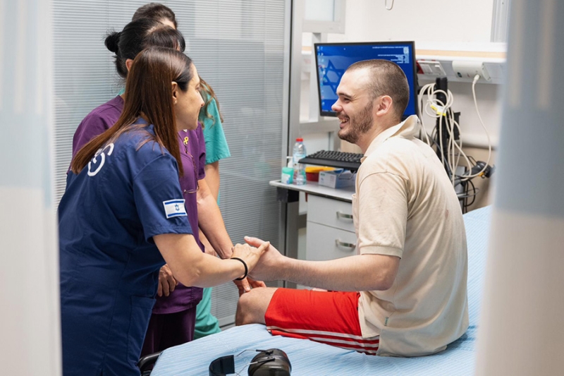 ЦАХАЛ показала кадры с освобожденным из плена ХАМАС петербуржцем