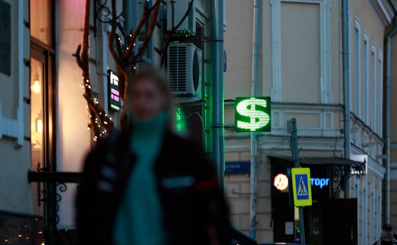 ЦБ не наращивал продажи валюты в день падения рубля до 81 за доллар