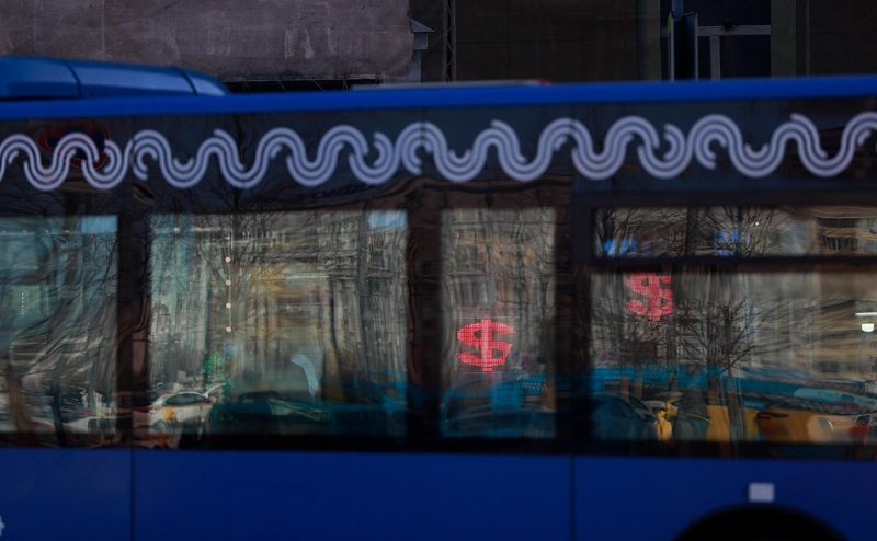 ЦБ объяснил падение курса рубля