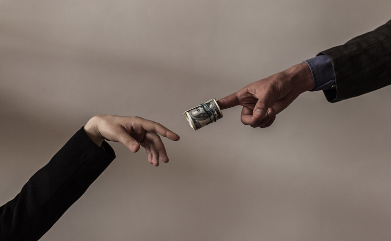 ЦБ оценил поток жалоб от россиян на комиссии за хранение валюты