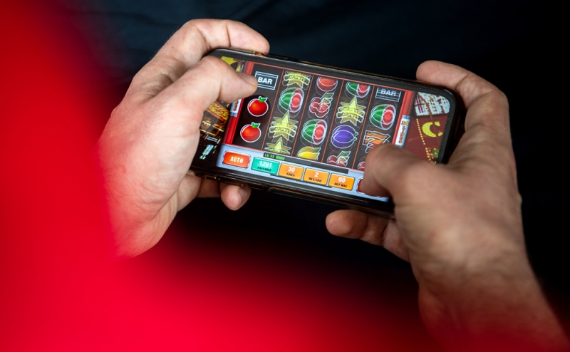 ЦБ отложил штрафы для банков за переводы в адрес онлайн-казино