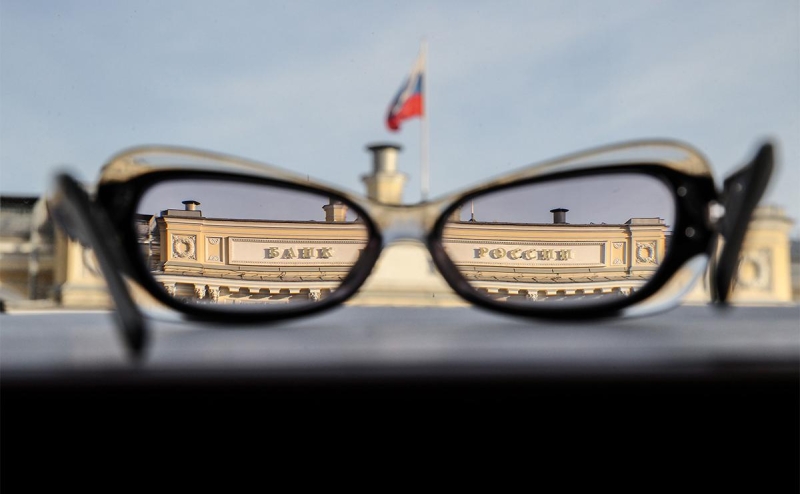 ЦБ пересмотрел данные о первом за три года дефиците платежного баланса