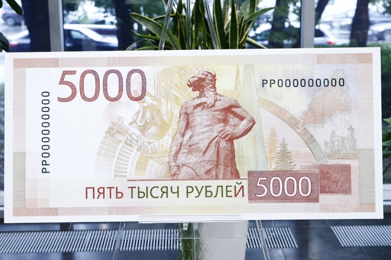 ЦБ показал новые купюры номиналом ₽1000 и ₽5000
