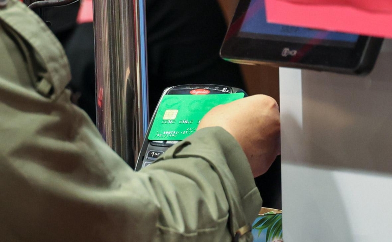 ЦБ предложил исключить введение НДС на операции с банковскими картами