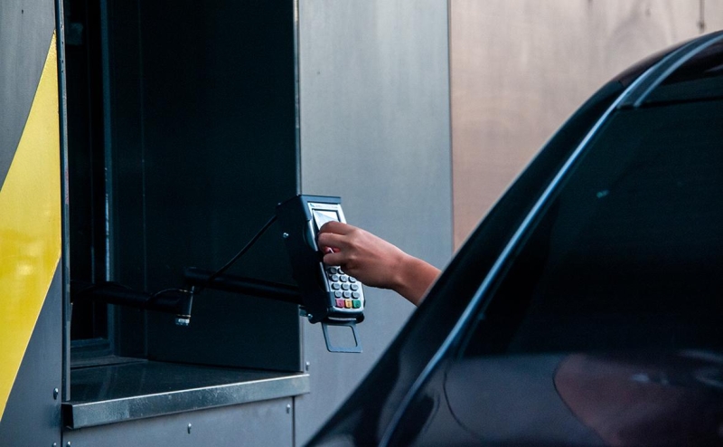 ЦБ предложил исключить введение НДС на операции с банковскими картами