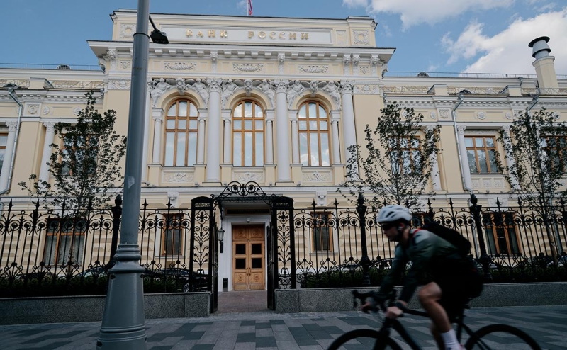 ЦБ предложил изымать бонусы у топ-менеджеров банков с проблемами