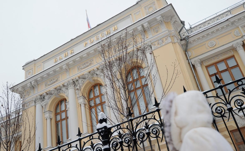 ЦБ продлил ограничения на перевод средств за границу