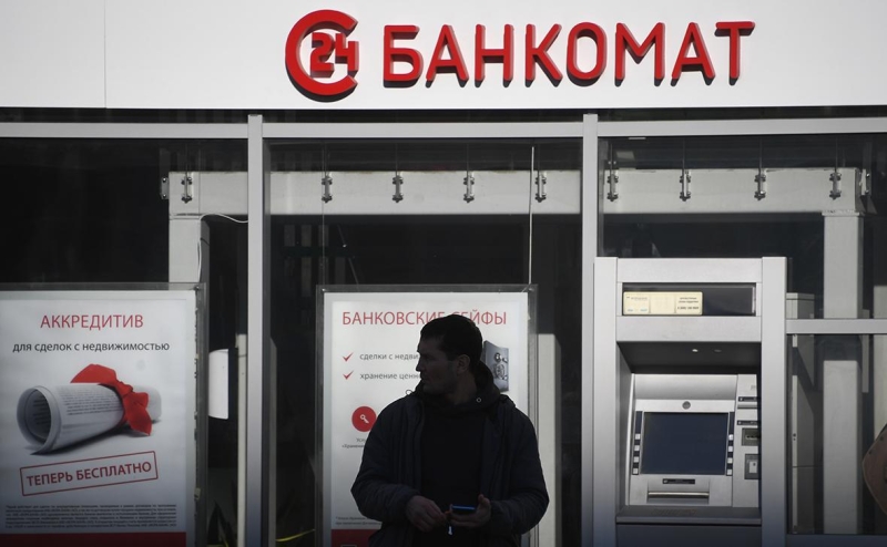 ЦБ продлил ограничения на снятие наличной иностранной валюты