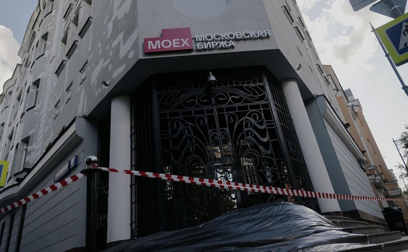 ЦБ раскрыл, как будет определять курс доллара и евро без торгов на