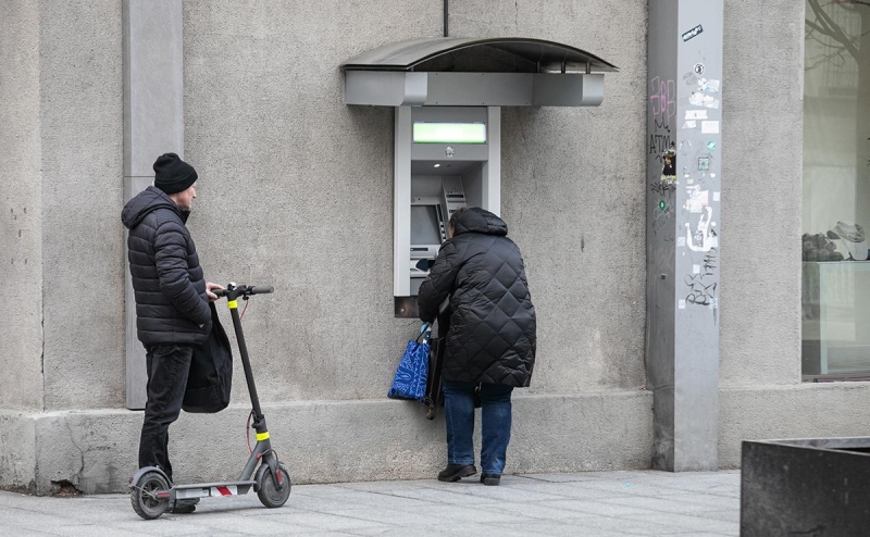 ЦБ рассказал о международных переводах &laquo;бочком и ползком&raquo;