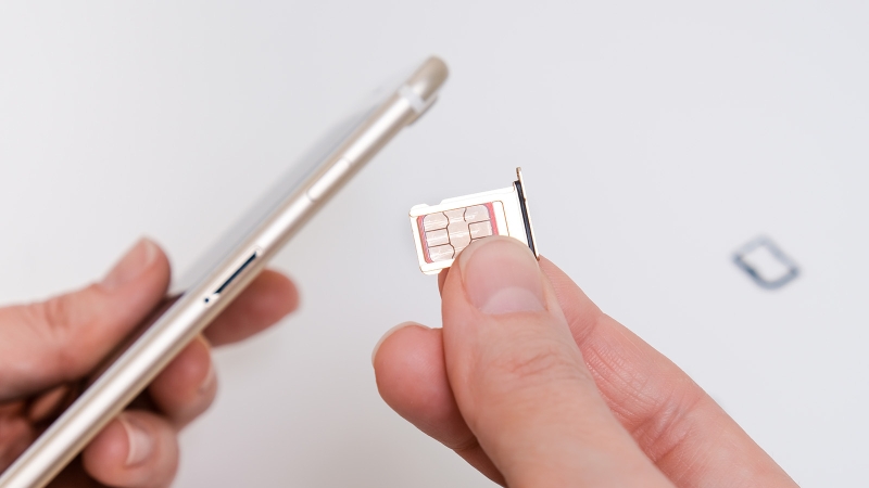 ЦБ решил усилить контроль за открытием счетов в банках мигрантам