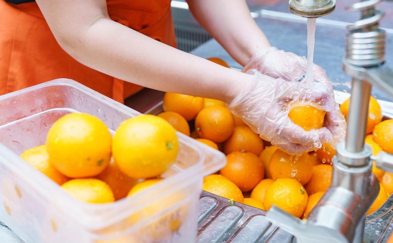 Цена килограмма бананов в магазинах впервые превысила 140 рублей