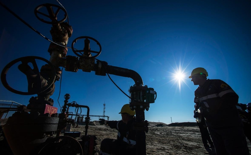 Цена нефти Brent упала ниже $61 за баррель впервые с марта 2021 года