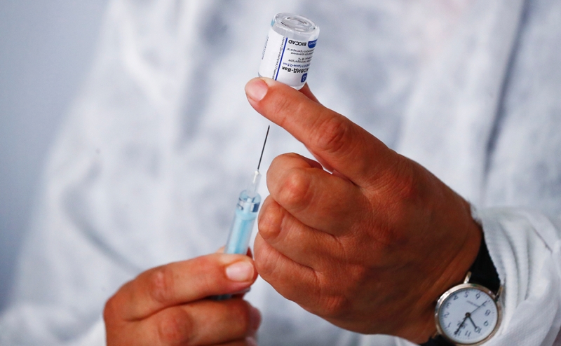 Центр Гамалеи подал документы для постоянной регистрации «Спутника V»