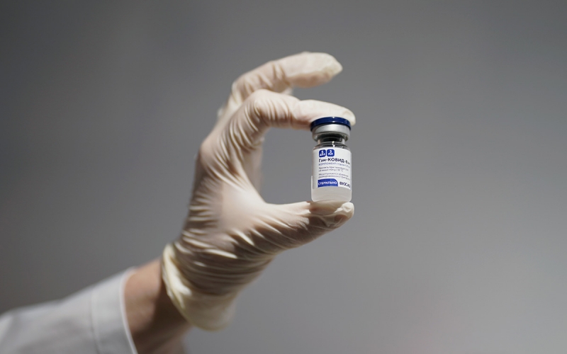 Центр Гамалеи подал документы для постоянной регистрации «Спутника V»