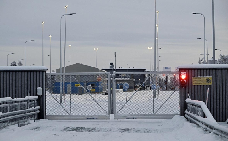 Часть мигрантов, которых не пустили в Финляндию, решили остаться в